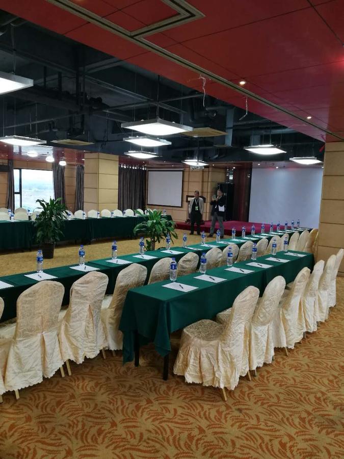 Gloria Plaza Hotel Kangqiao Шанхай Экстерьер фото