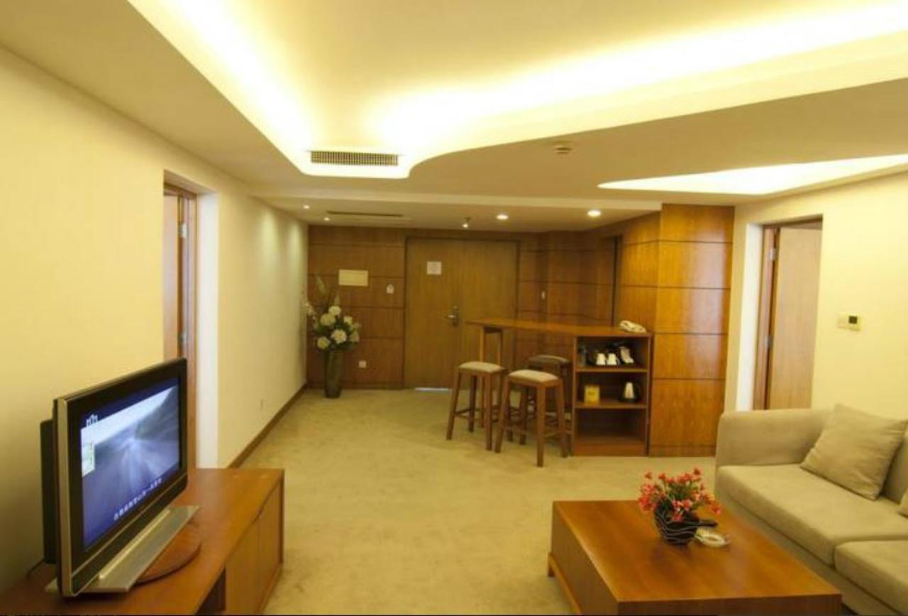 Gloria Plaza Hotel Kangqiao Шанхай Экстерьер фото