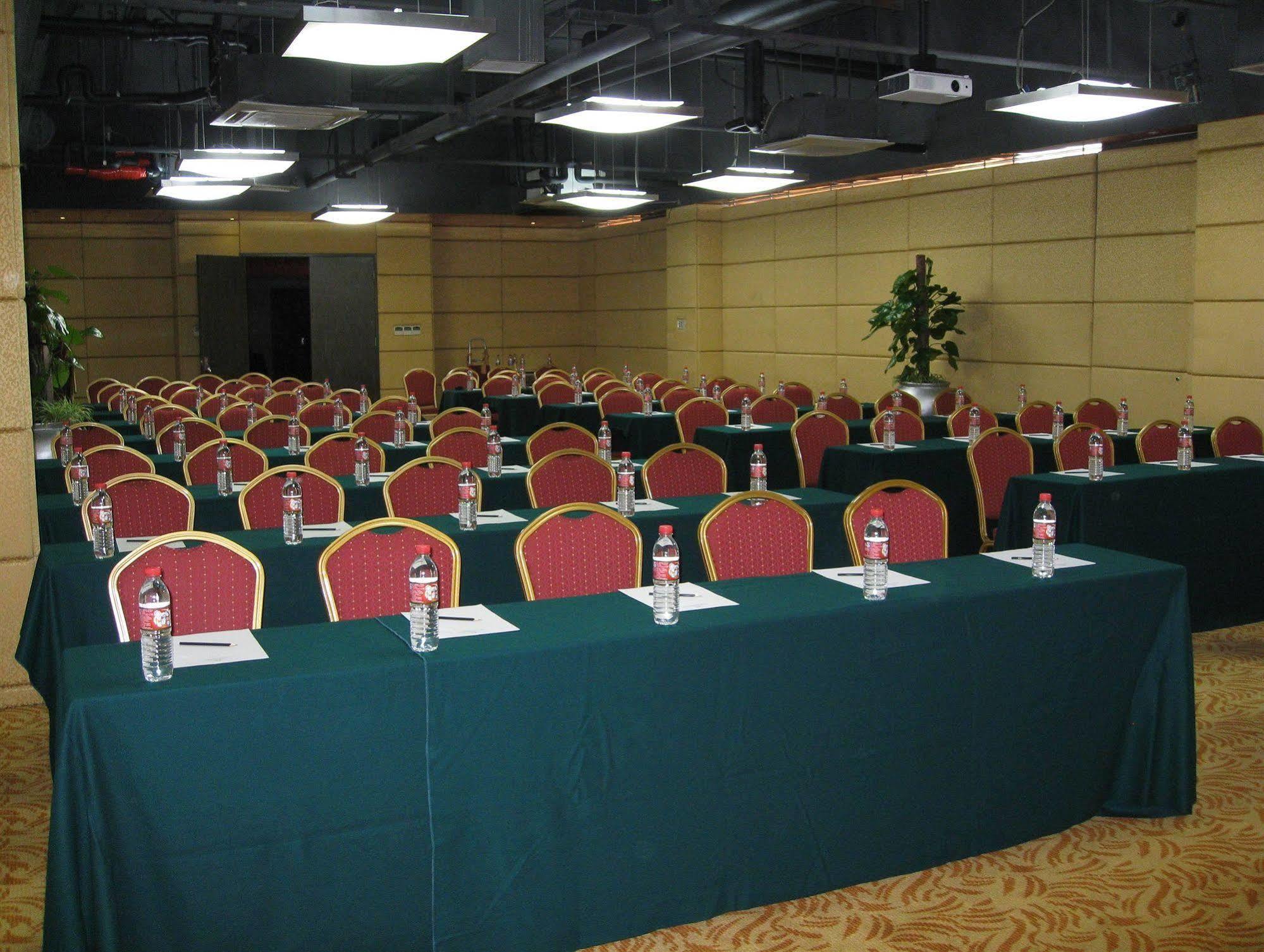 Gloria Plaza Hotel Kangqiao Шанхай Экстерьер фото